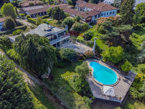 casa indipendente in vendita a Sesto Calende in zona Lisanza