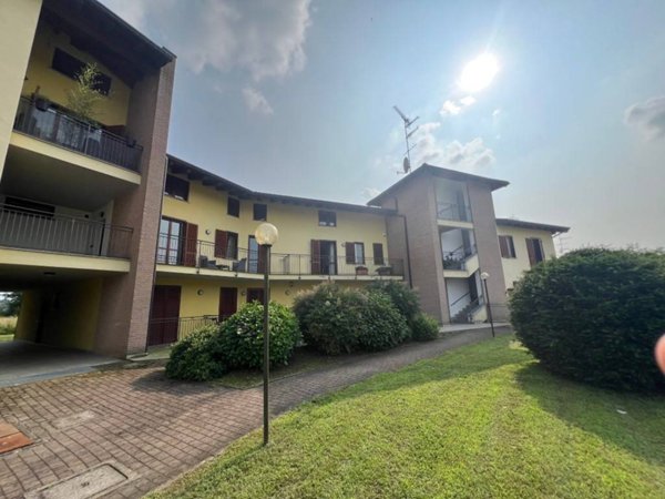 appartamento in vendita a Sesto Calende in zona Oneda