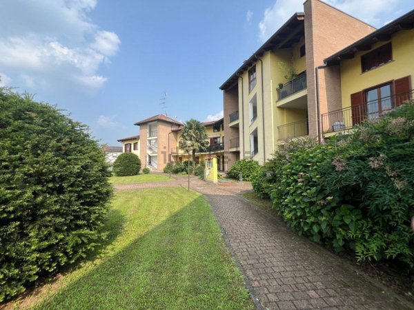 appartamento in vendita a Sesto Calende in zona Oneda