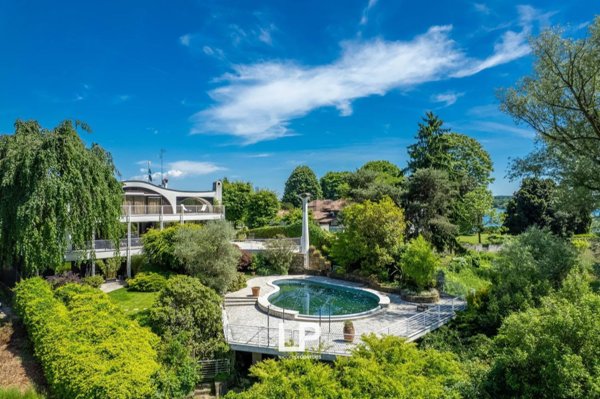 casa indipendente in vendita a Sesto Calende in zona Lisanza
