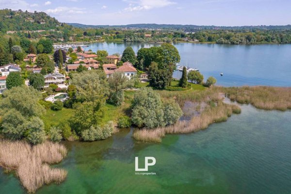 casa indipendente in vendita a Sesto Calende in zona Lisanza