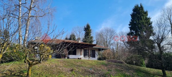 casa indipendente in vendita a Sesto Calende in zona Lisanza