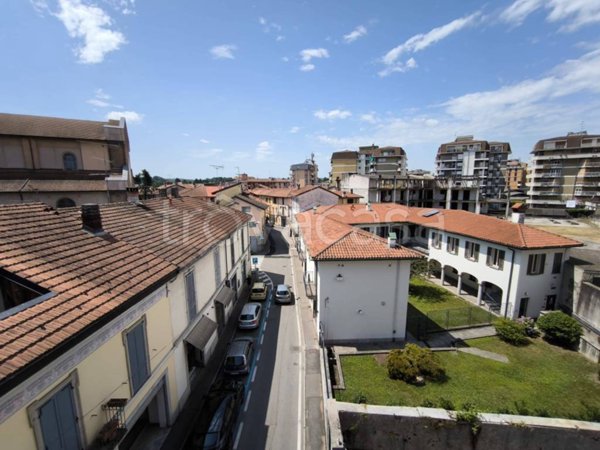 appartamento in vendita a Sesto Calende