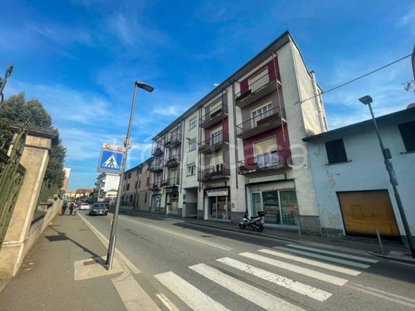 locale commerciale in vendita a Sesto Calende