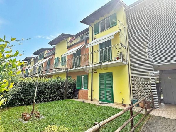 appartamento in vendita a Sesto Calende in zona Sant'Anna