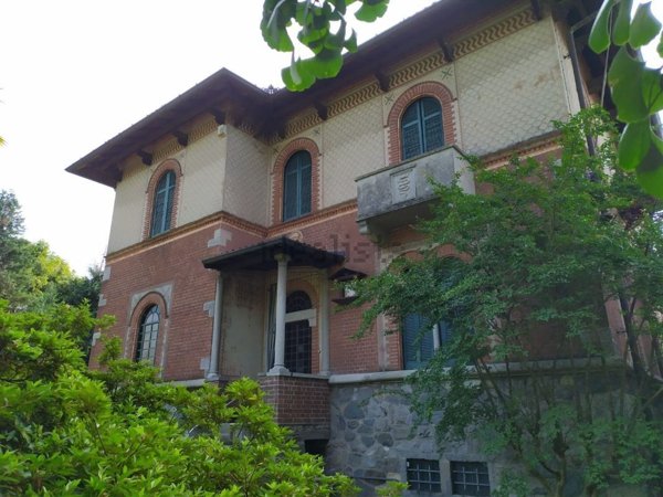 casa indipendente in vendita a Sesto Calende
