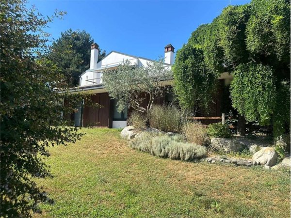 casa indipendente in vendita a Sesto Calende