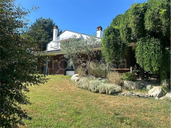 casa indipendente in vendita a Sesto Calende