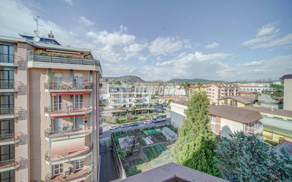 appartamento in vendita a Sesto Calende