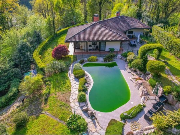 casa indipendente in vendita a Sesto Calende