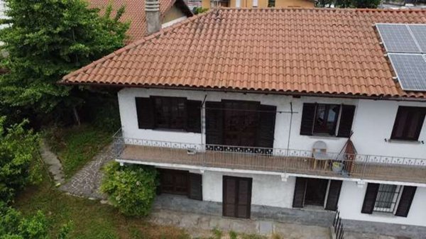 casa indipendente in vendita a Sesto Calende