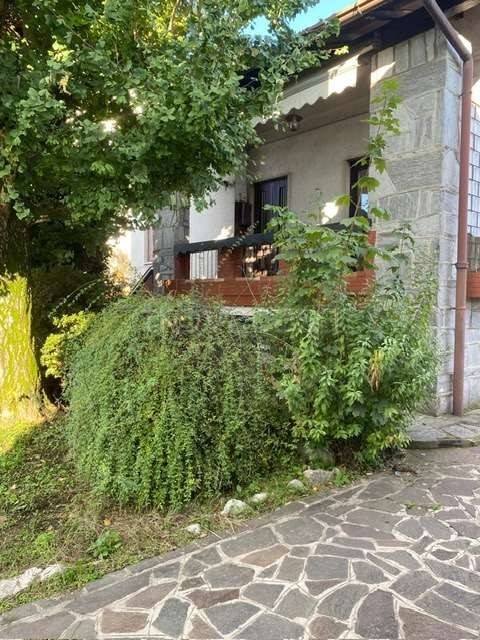 casa indipendente in vendita a Sesto Calende