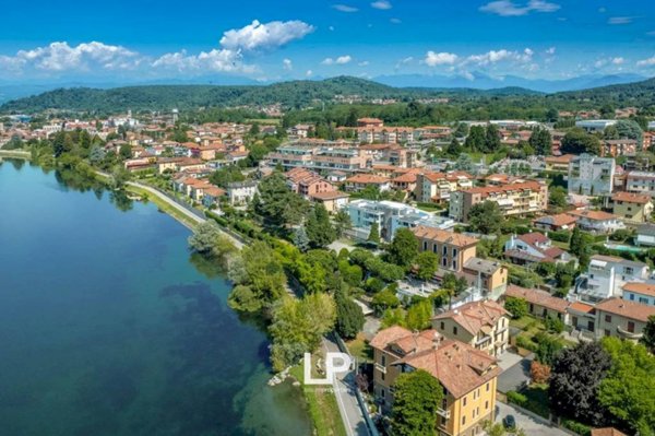 appartamento in vendita a Sesto Calende