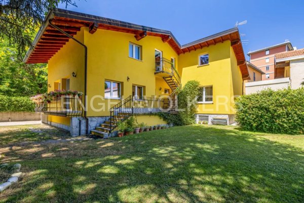 casa indipendente in vendita a Sesto Calende