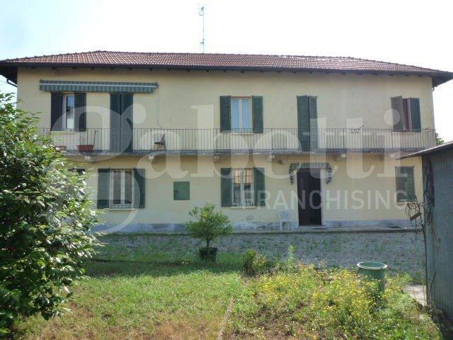 casa indipendente in vendita a Sesto Calende