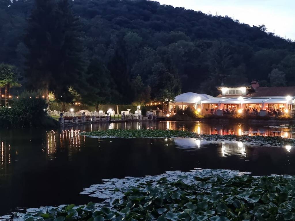 casa indipendente in vendita a Sesto Calende