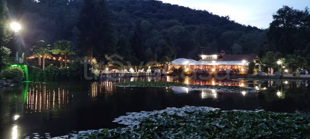 casa indipendente in vendita a Sesto Calende