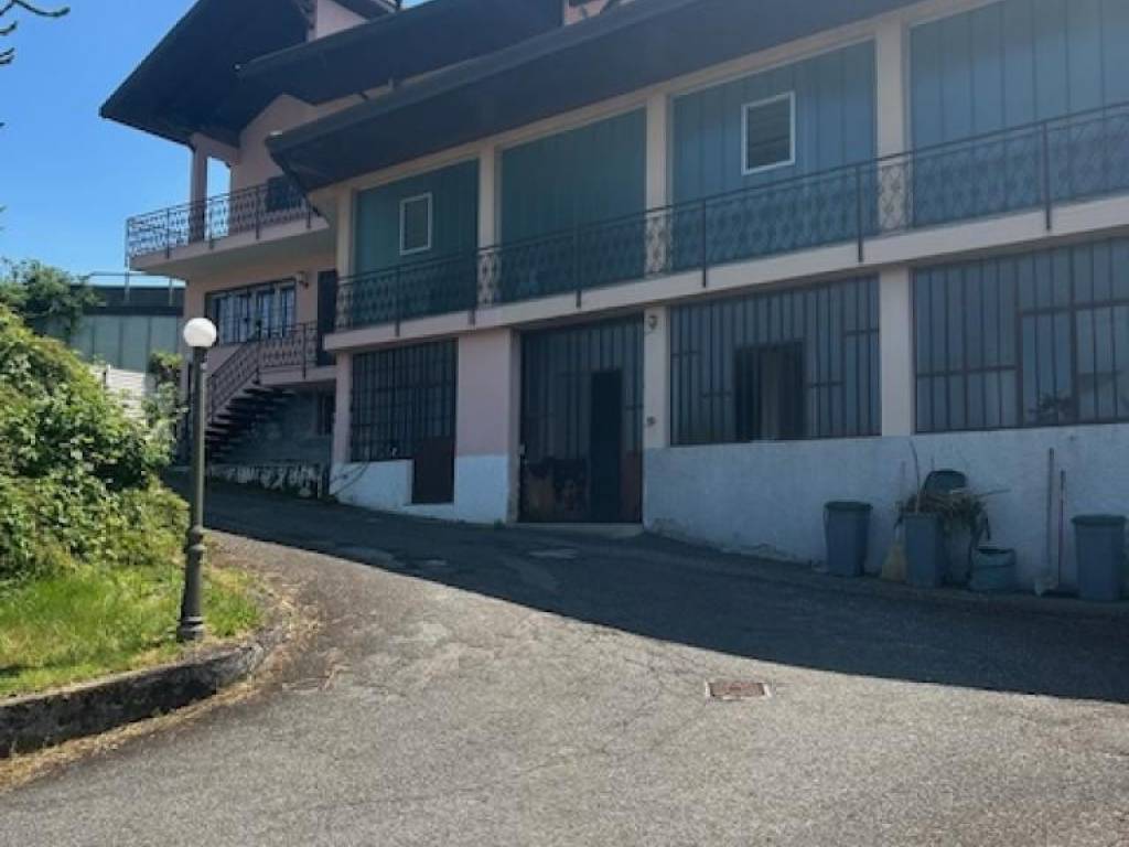 locale commerciale in vendita a Sesto Calende