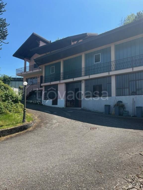 locale commerciale in vendita a Sesto Calende