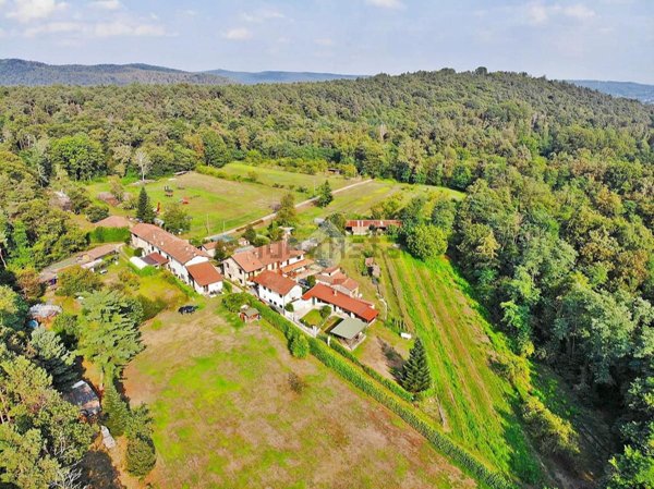 casa indipendente in vendita a Sesto Calende