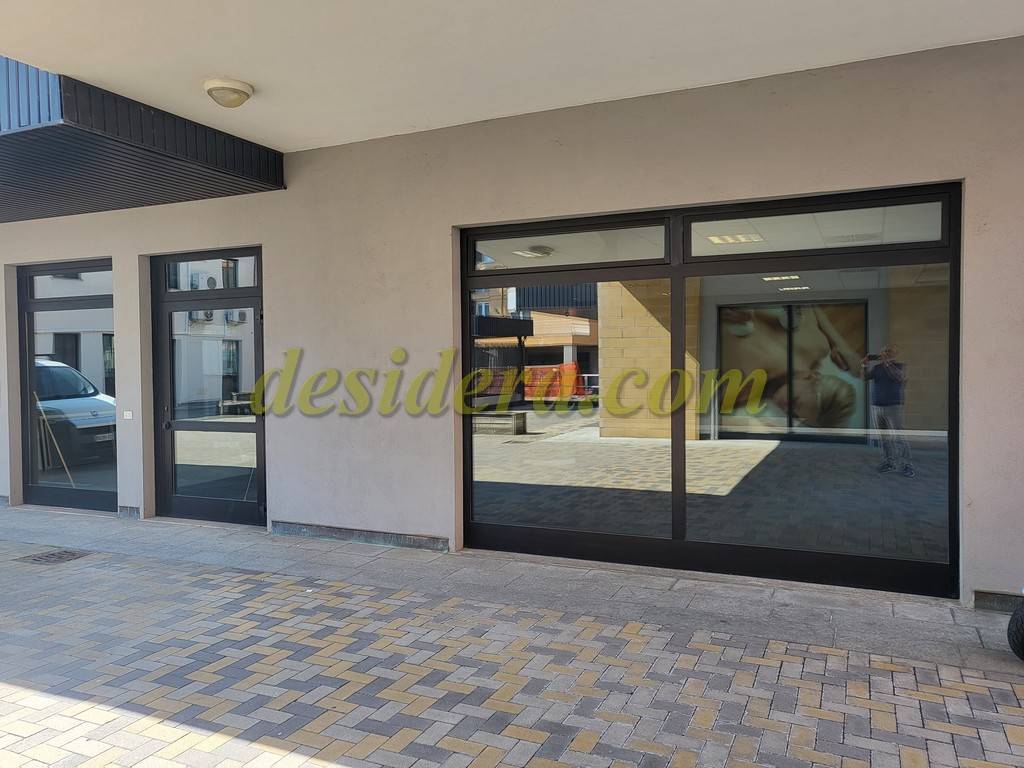 ufficio in vendita a Sesto Calende
