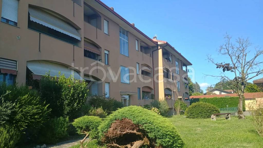 appartamento in vendita a Sesto Calende