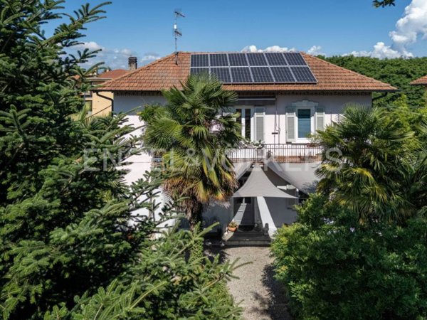 casa indipendente in vendita a Sesto Calende in zona Lisanza
