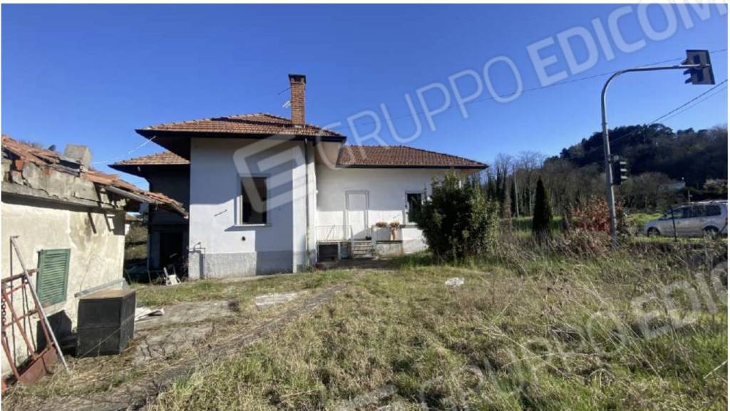 casa indipendente in vendita a Sesto Calende in zona Lisanza