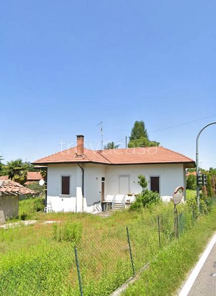 casa indipendente in vendita a Sesto Calende in zona Lisanza