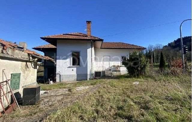 casa indipendente in vendita a Sesto Calende in zona Lisanza