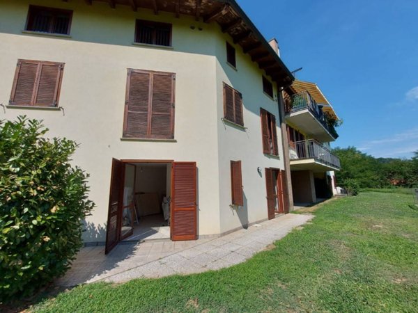 appartamento in vendita a Sesto Calende in zona Oneda