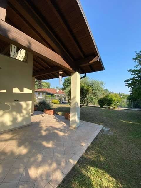 casa indipendente in vendita a Sesto Calende