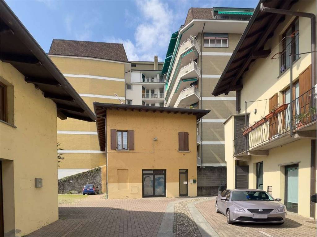 negozio in vendita a Sesto Calende
