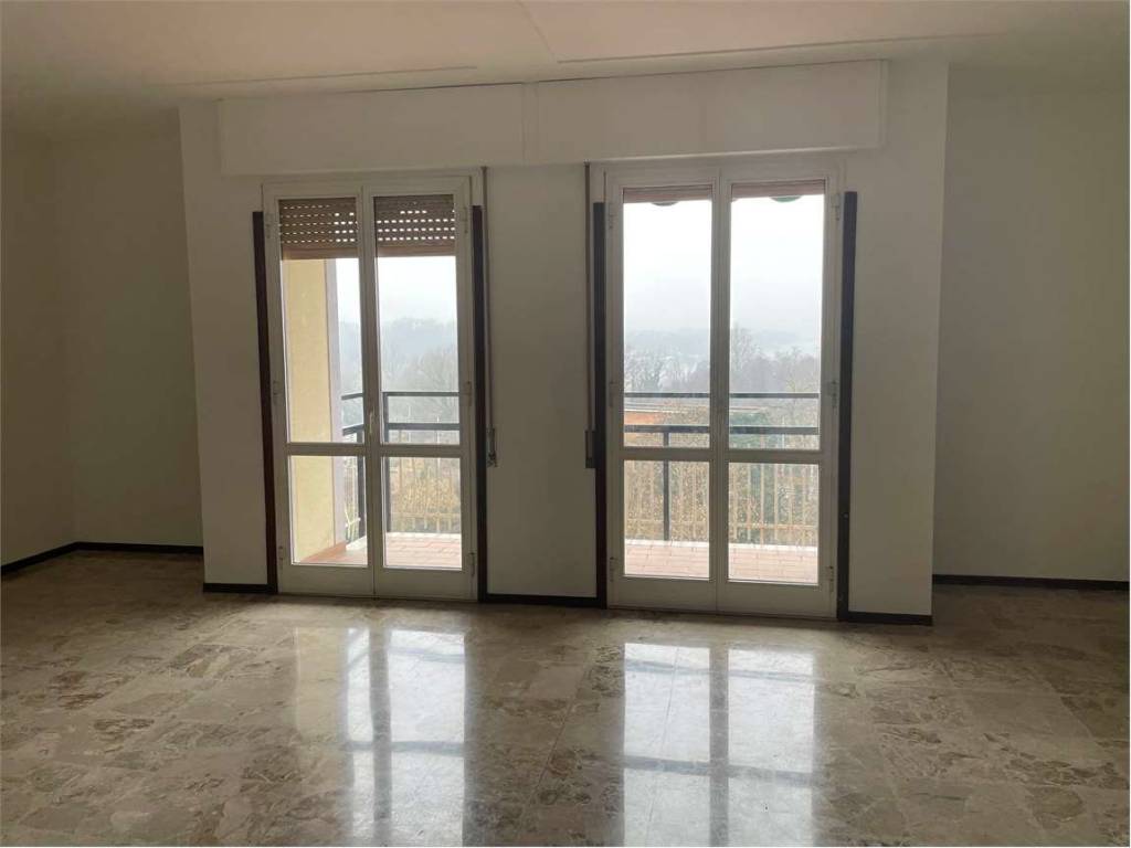 appartamento in vendita a Sesto Calende