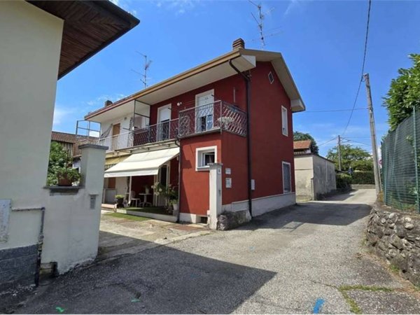 casa indipendente in vendita a Sesto Calende