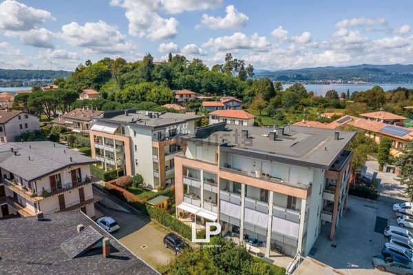 appartamento in vendita a Sesto Calende in zona Lisanza