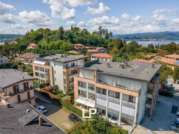 appartamento in vendita a Sesto Calende in zona Lisanza