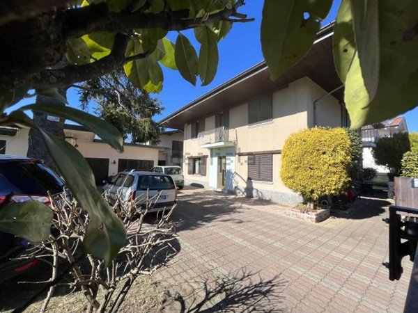 casa indipendente in vendita a Sesto Calende