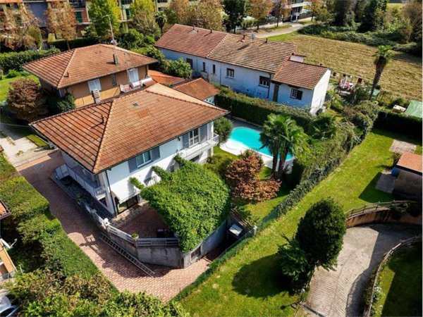 casa indipendente in vendita a Sesto Calende in zona Sant'Anna