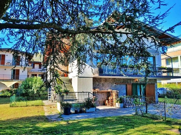 appartamento in vendita a Sesto Calende in zona Lisanza