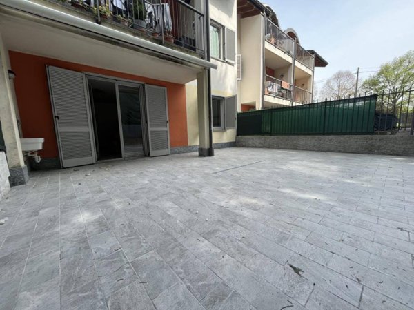 appartamento in vendita a Sesto Calende in zona Oca