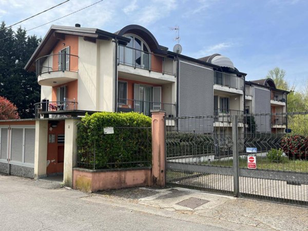 appartamento in vendita a Sesto Calende in zona Oca