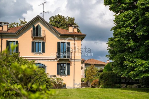 casa indipendente in vendita a Sesto Calende in zona Lisanza