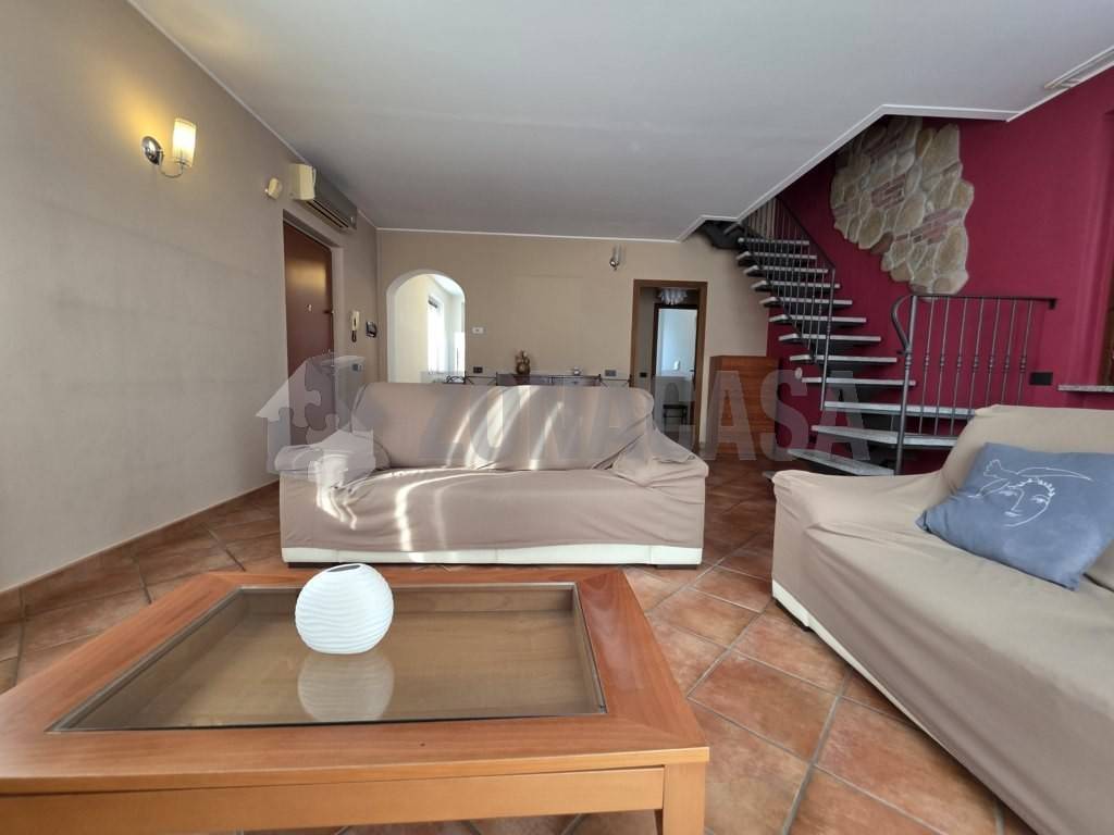 appartamento in vendita a Sesto Calende in zona Lisanza