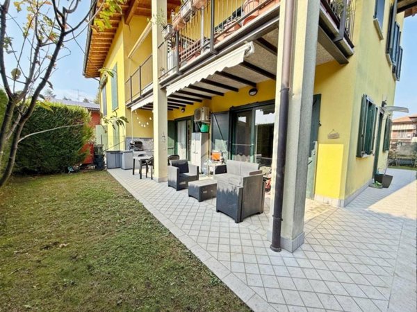 appartamento in vendita a Sesto Calende in zona Lentate