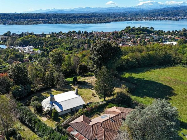 casa indipendente in vendita a Sesto Calende in zona Cocquo