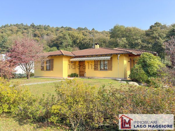 casa indipendente in vendita a Sesto Calende in zona Lentate