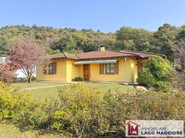 casa indipendente in vendita a Sesto Calende in zona Lentate