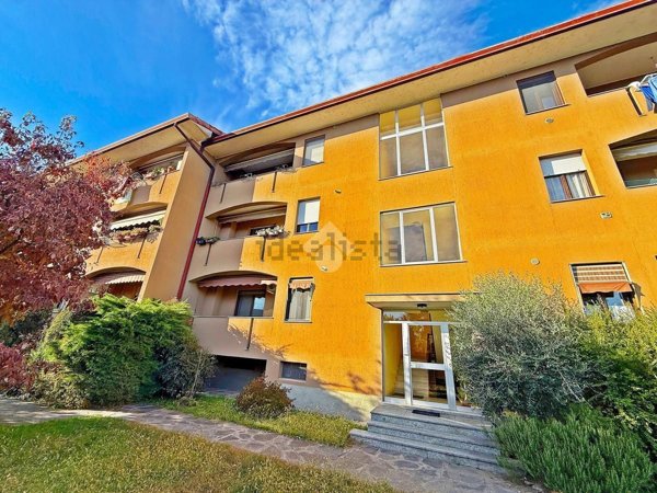 appartamento in vendita a Sesto Calende in zona Oriano