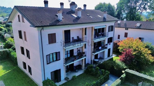 appartamento in vendita a Sesto Calende in zona Lisanza